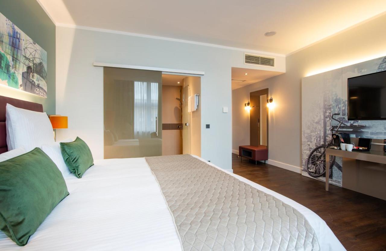 Leonardo Royal Hotel Berlin Alexanderplatz photo