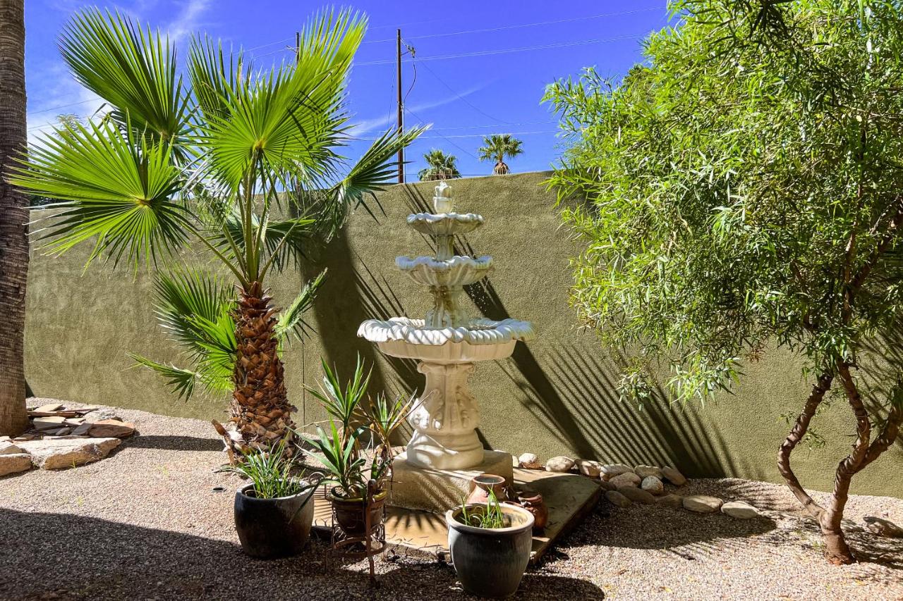 {{ hotelInfo.altText }}