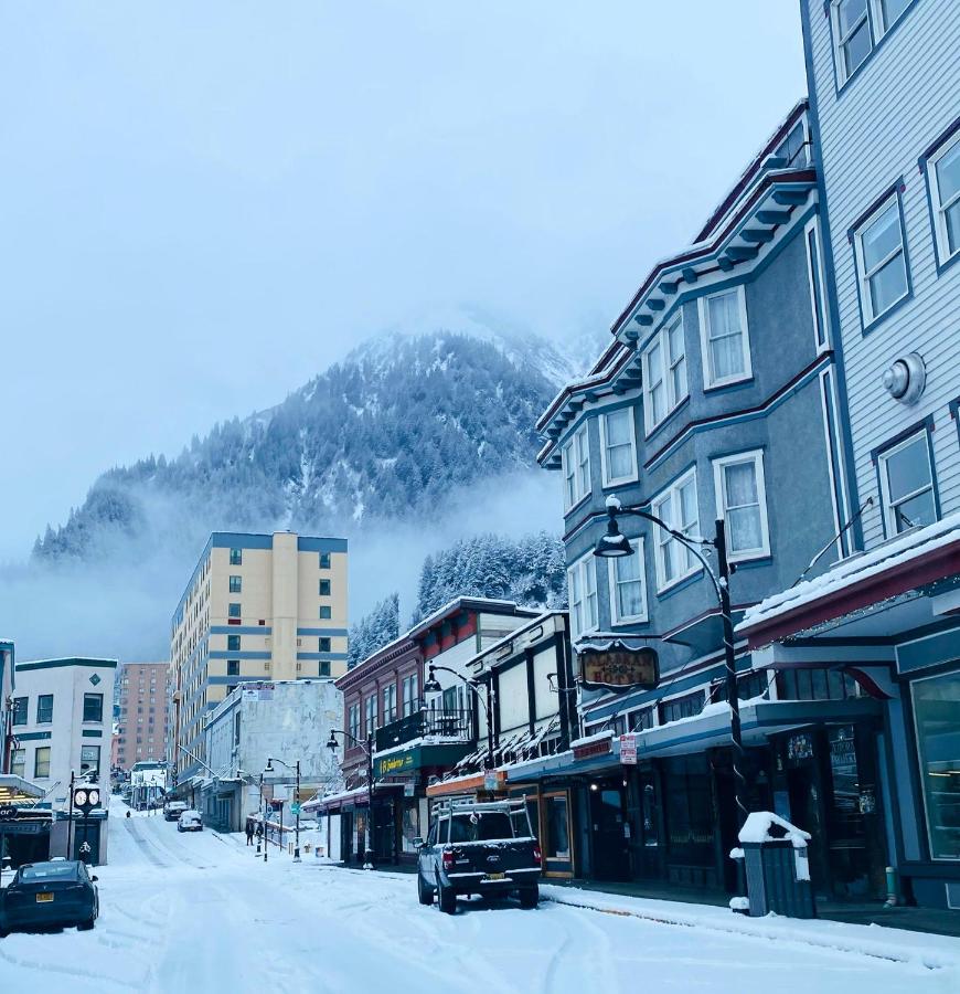 Hideout Lounge and Al's Alaskan Inn Motel — photo 6