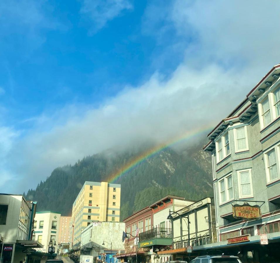 Hideout Lounge and Al's Alaskan Inn Motel — photo 13
