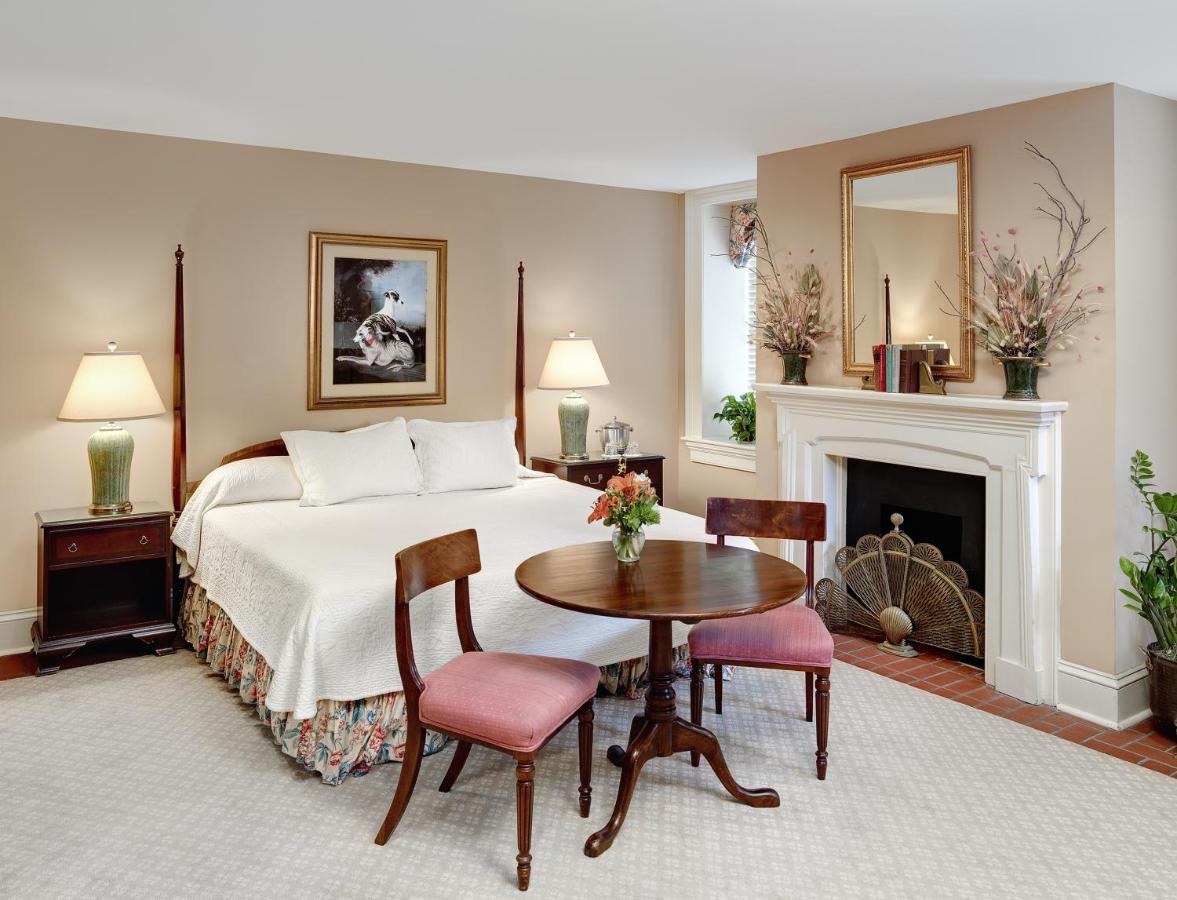 Discover the best hotels in Charleston, SC, for couples! From luxury boutique stays to romantic waterfront retreats, find the perfect getaway for your next romantic escape. Charleston SC Hotels, Charleston SC Hotels For Couples, Best Boutique Hotels In Charleston SC, Best Hotels Charleston SC, Best Luxury Hotels In Charleston SC, Affordable Hotels In Charleston SC, Best Hotels To Stay In Charleston SC, Where To Stay In Charleston SC Hotels, Romantic Hotels Charleston SC