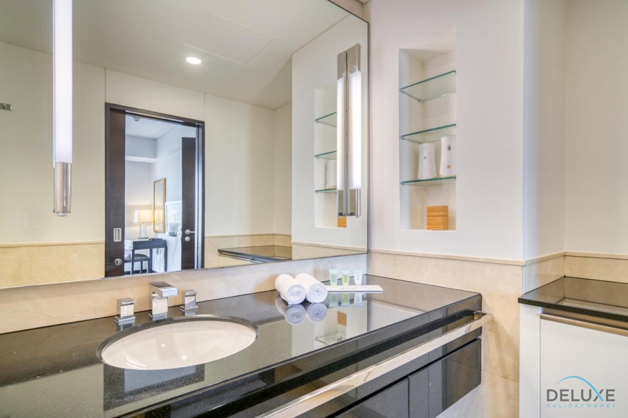 Pristine 1BR in The Address Residences Dubai Marina by Deluxe Holiday Homes - 3