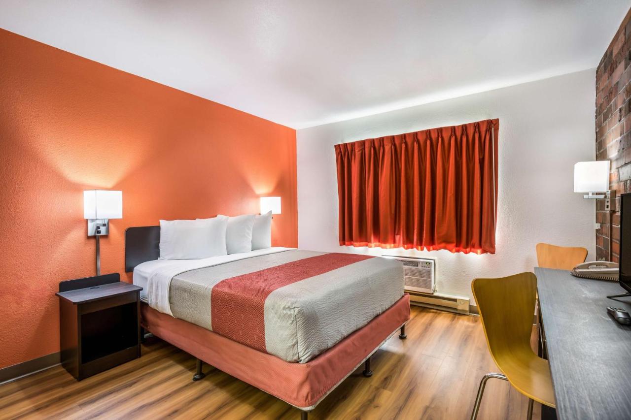 Image: Motel 6-Madison, WI - East