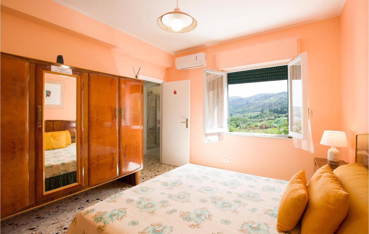 Stunning Home In Villa San Giovanni With 4 Bedrooms And Wifi photo