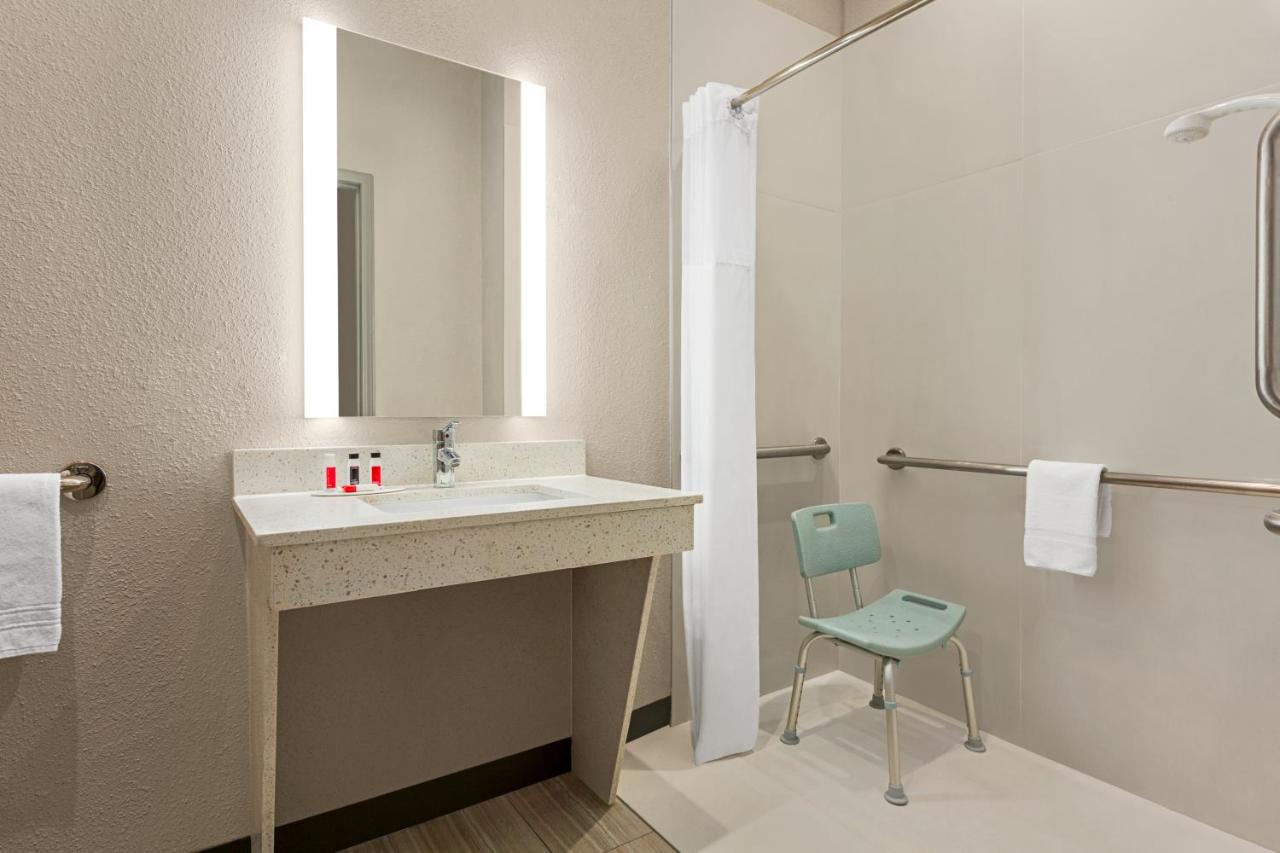 Tomball Executive Inn — photo 3