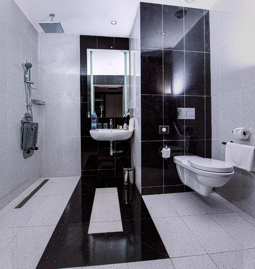 Krystal Palace Douala photo