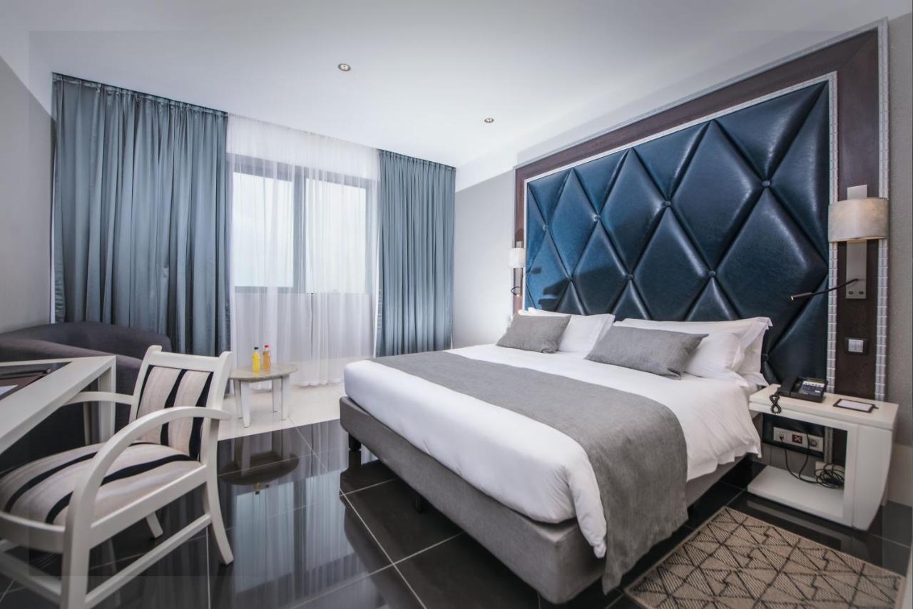 Krystal Palace Douala photo