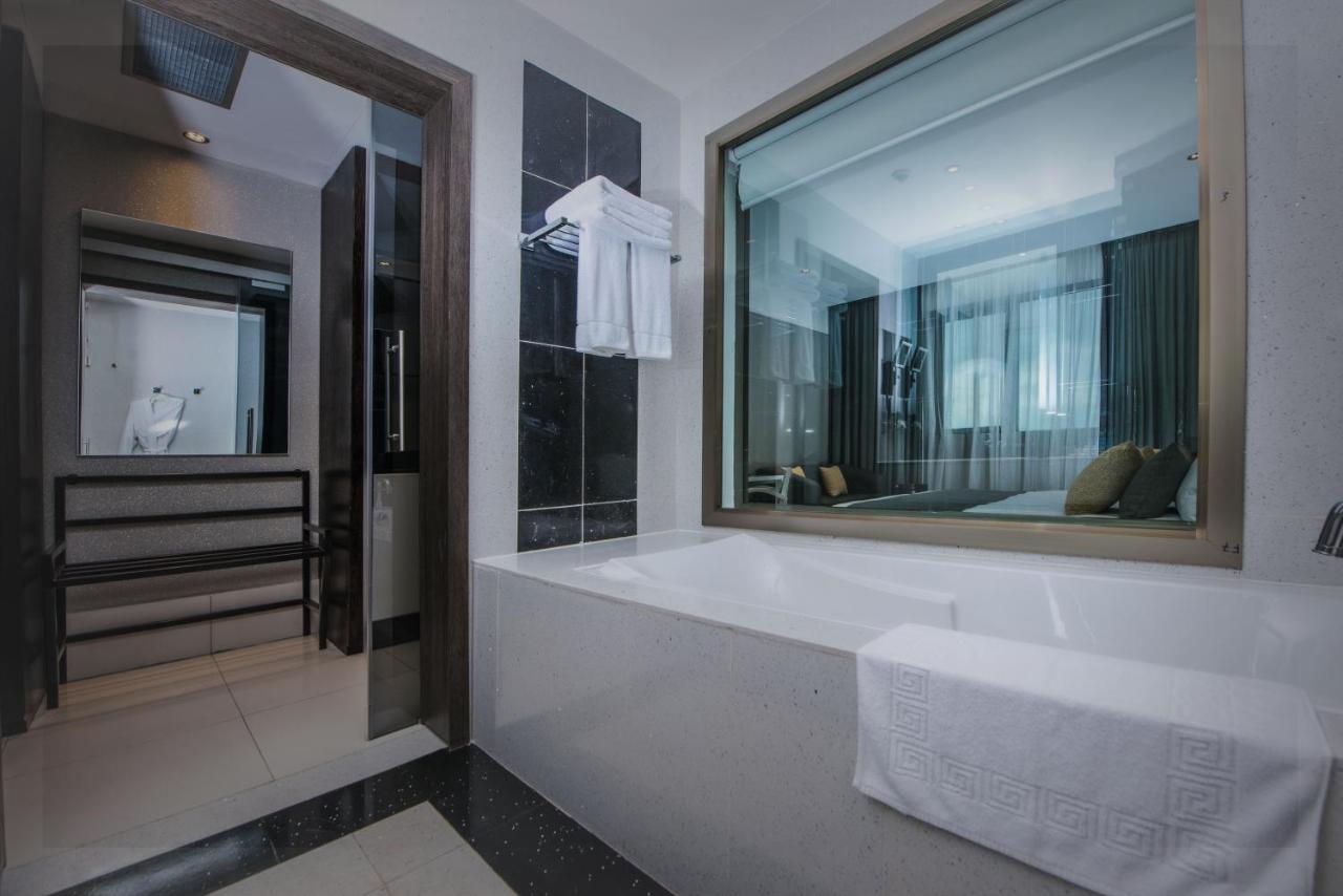 Krystal Palace Douala photo