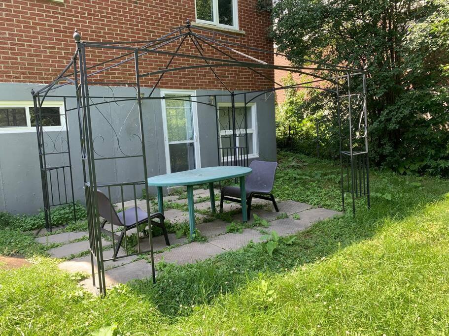 Spacious 2 bedroom Apt. Sofa bed & Free Parking photo