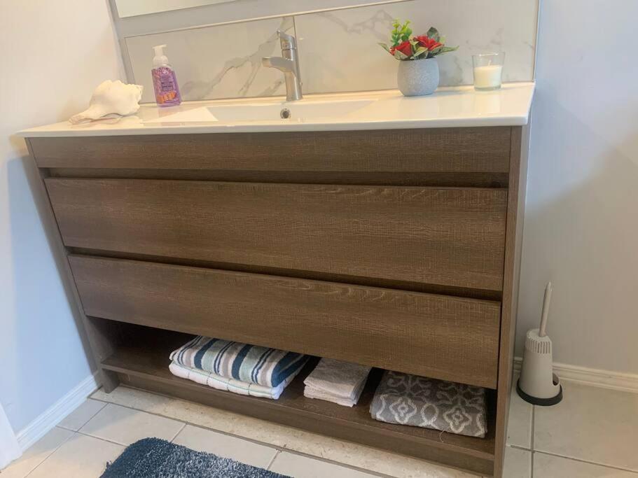 Spacious 2 bedroom Apt. Sofa bed & Free Parking photo