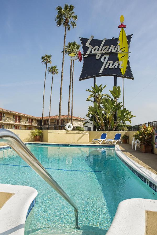 Heated swimming pool: Safari Inn, a Coast Hotel