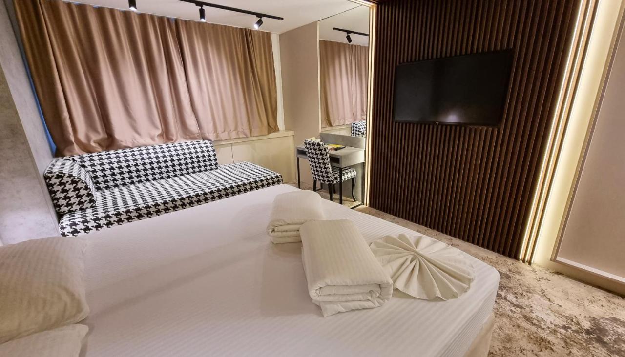 Hollywood Hotel photo