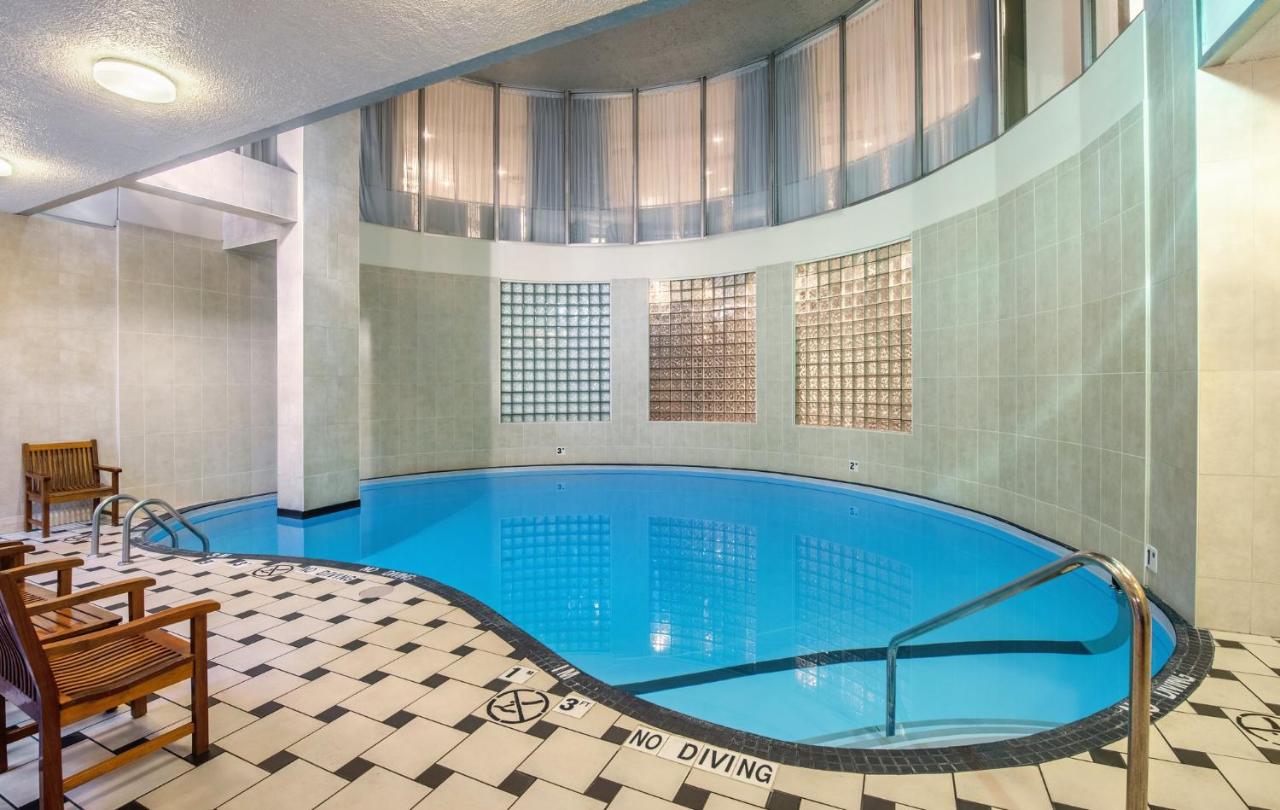 Holiday Inn Vancouver Downtown & Suites, an IHG Hotel photo