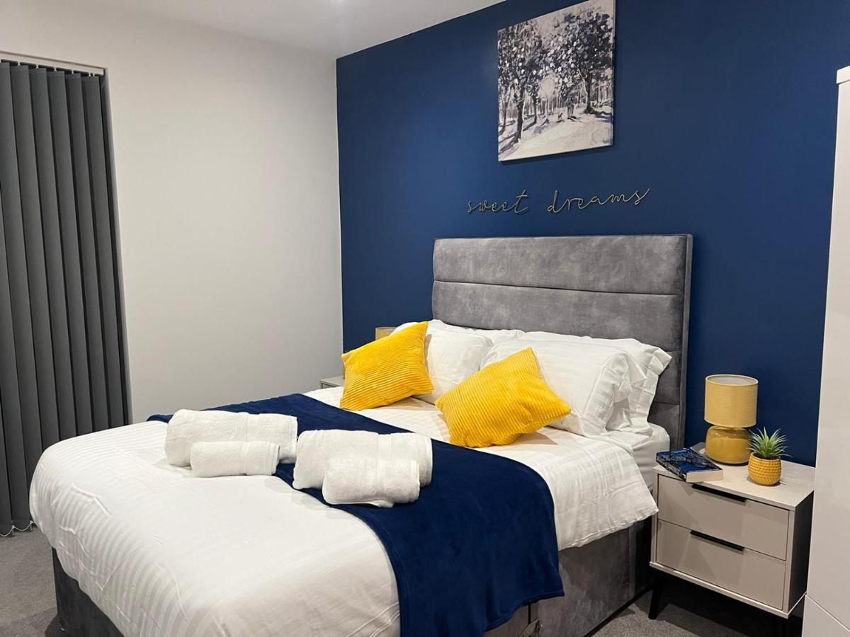 {{ hotelInfo.altText }}