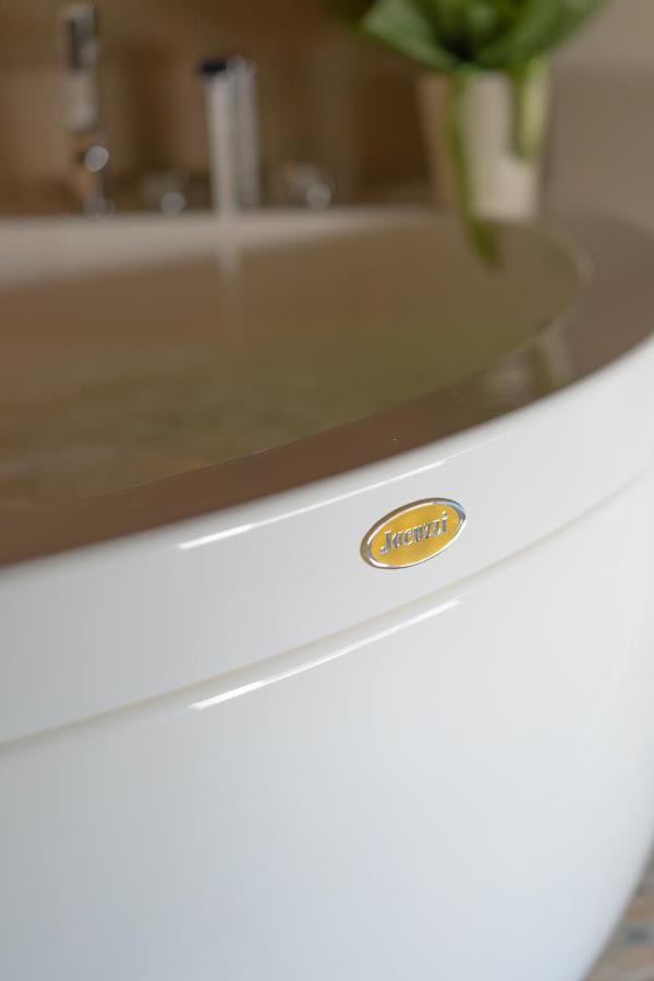 DON GIULIO LUXURY ROOMS jacuzzi & pool photo