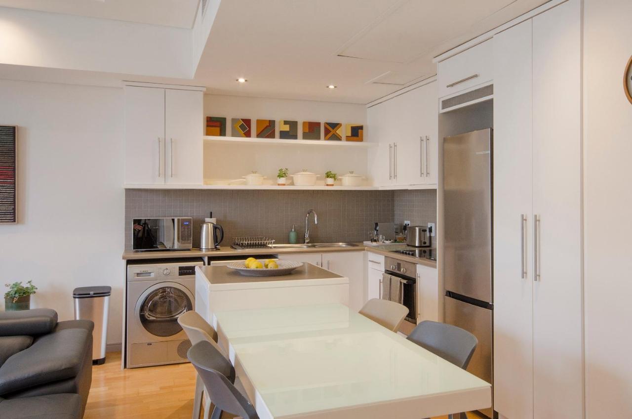 #1202 Cartwright - Bold & Stylish - 2