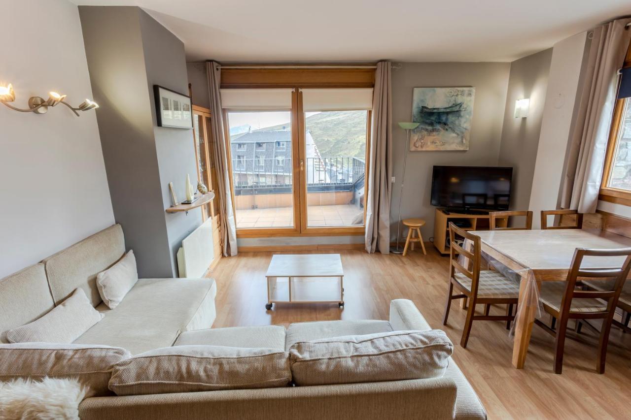 Nuria Pedrous static_photo