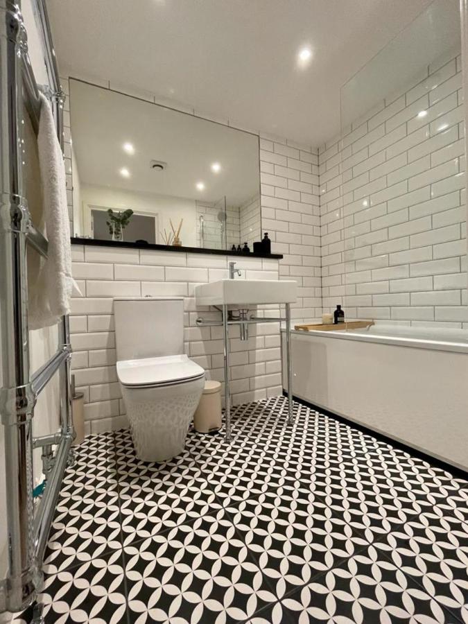 2 Bed Shoreditch Skyline Modern Flat By Station - 3