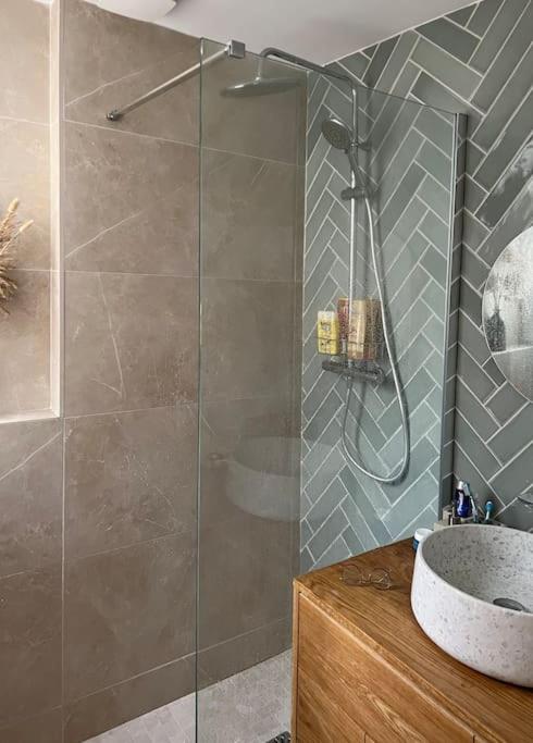 Why Paris ? Why Montmartre ? - 3