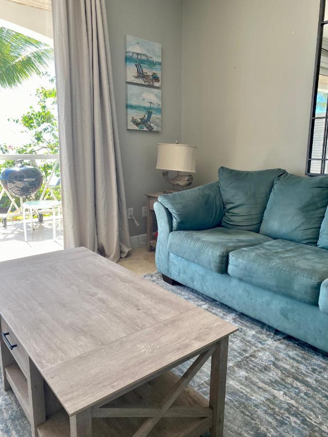 Palm Cay Luxury Design Townhome On Private Beach photo