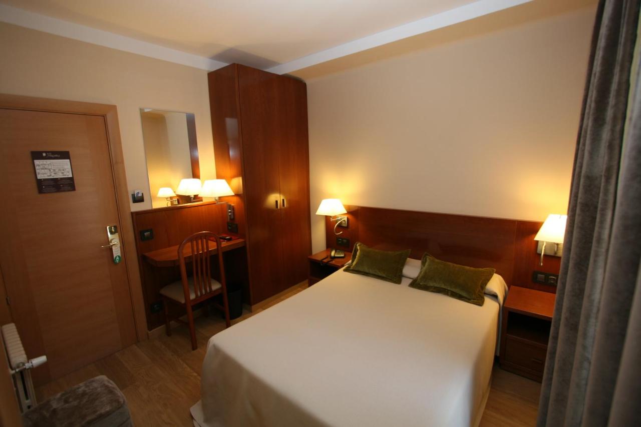 Hotel Pyrénées photo
