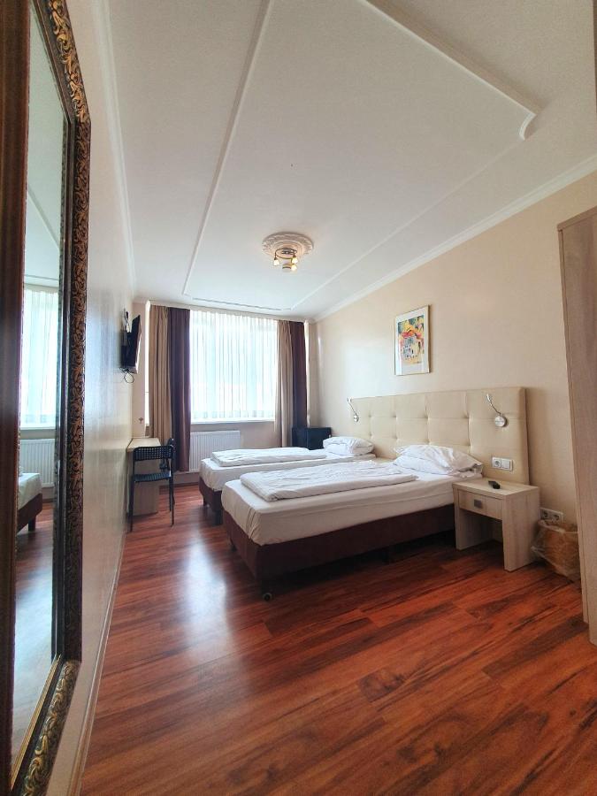R&B Hotel - 2