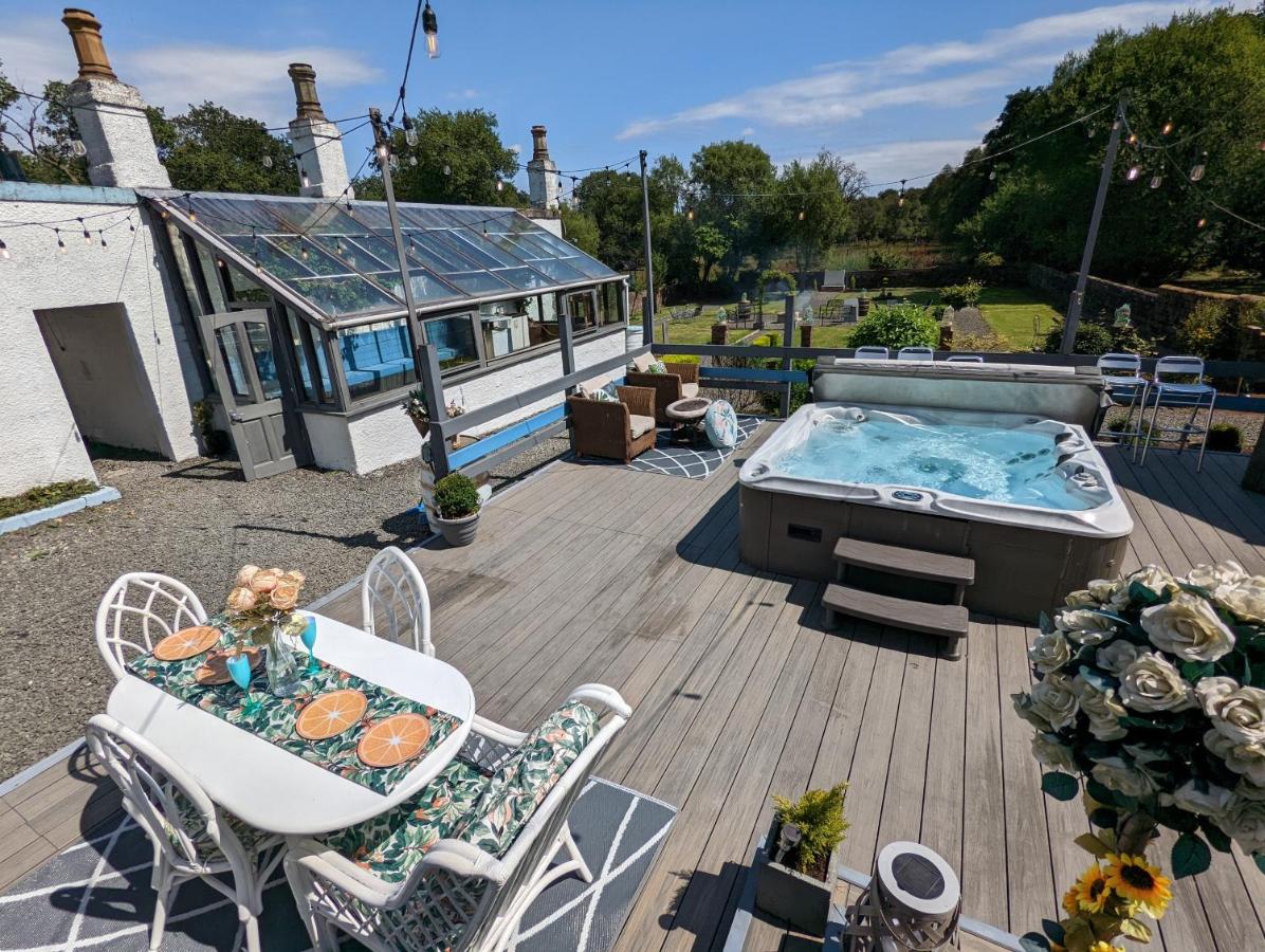 {{ hotelInfo.altText }}