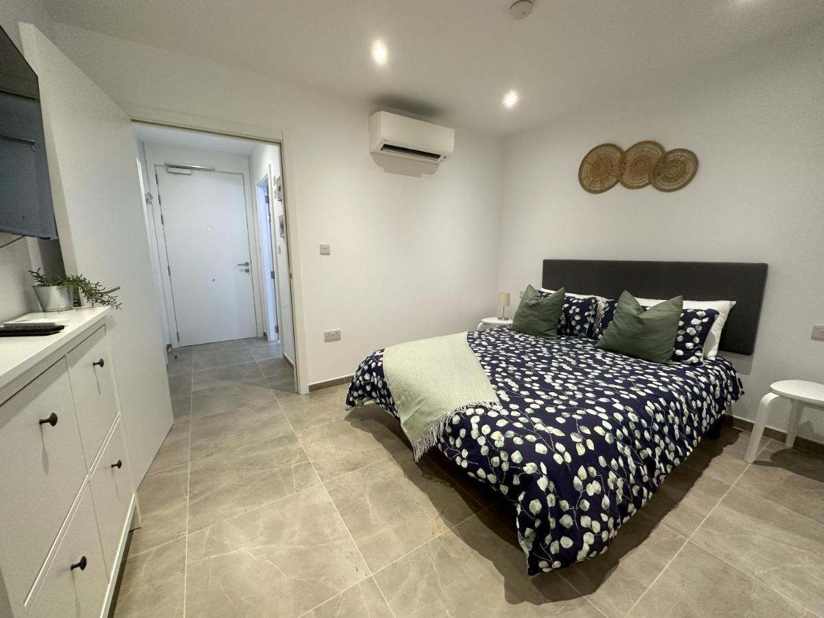 Brand New - Massive Studio - E1 - Self Catering