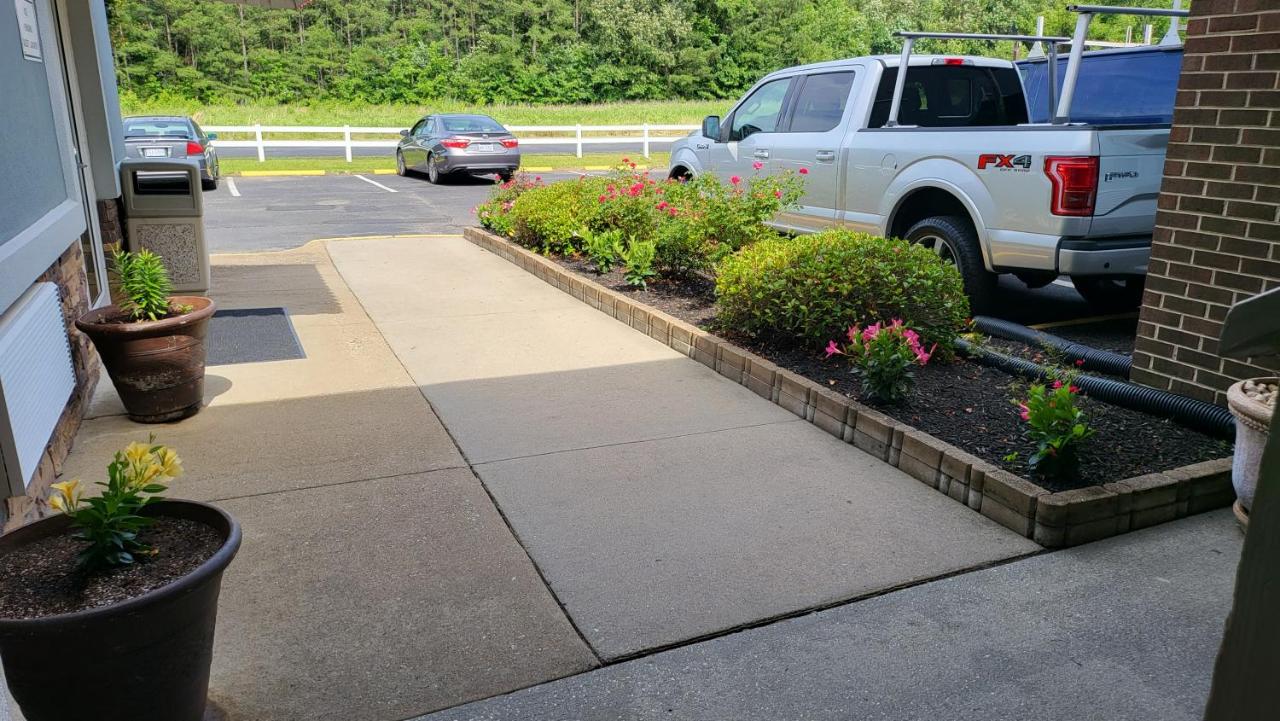 Stonewood Inn & Suites of Carrollton - Smithfield — photo 21