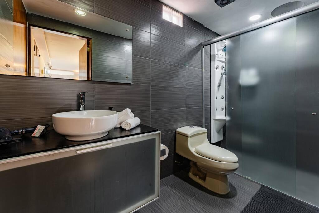 Stylish apartment with private roof top & jacuzzi - 4