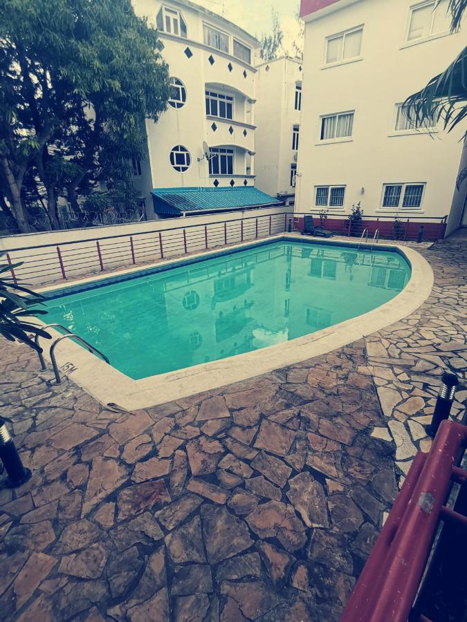 Luxieuse Appartement de 2 chambres avec parking privé et piscine en face de la mer