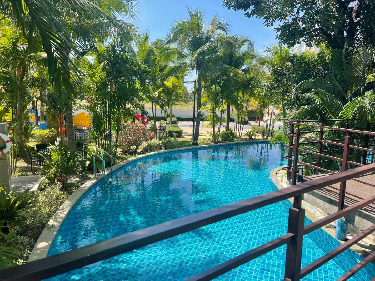 Rooftop swimming pool: Laguna Beach Resort 3 Maldives