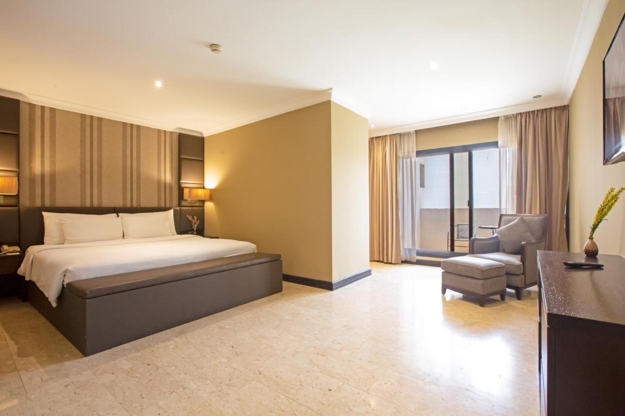Dubai Marine Beach Resort & Spa photo