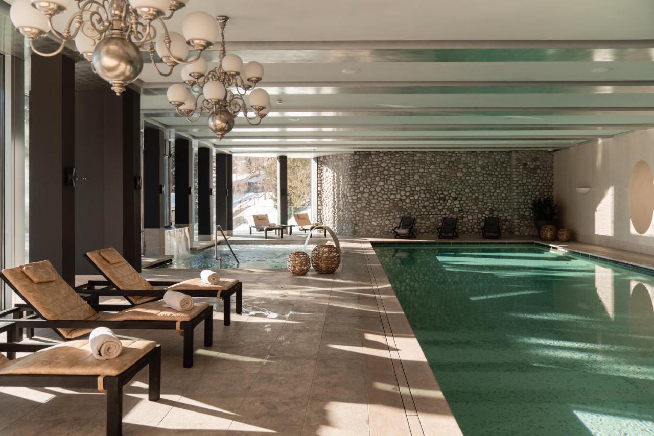 Heated swimming pool: Carlton Hotel St Moritz - The Leading Hotels of the World