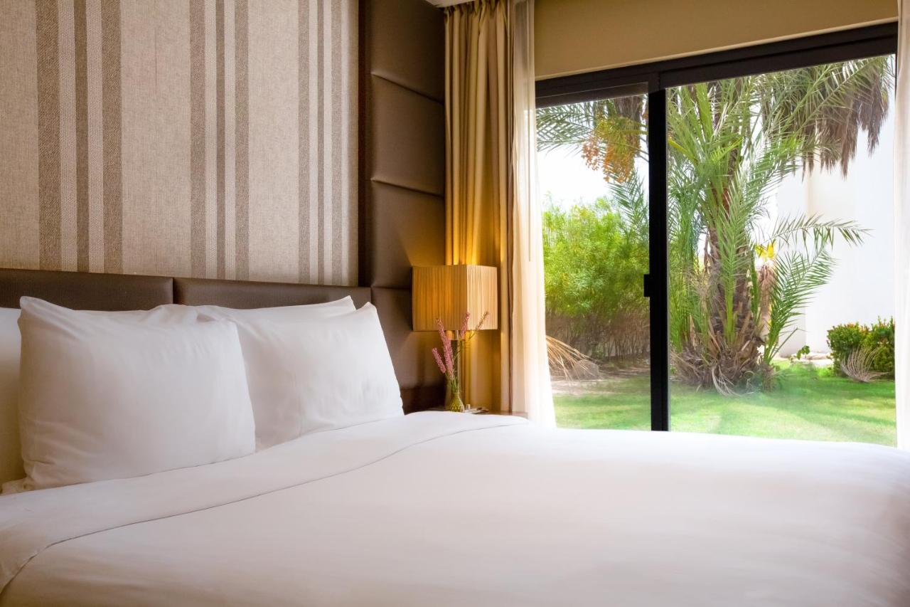 Dubai Marine Beach Resort & Spa photo