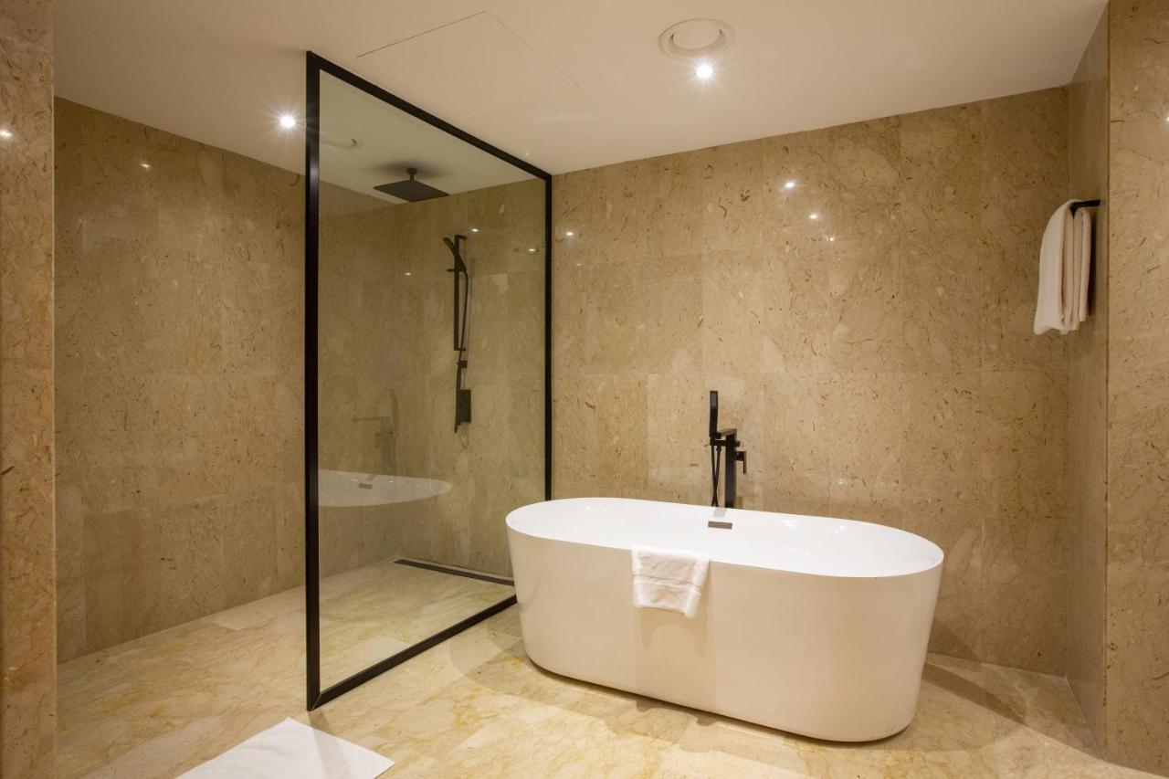 Dubai Marine Beach Resort & Spa photo
