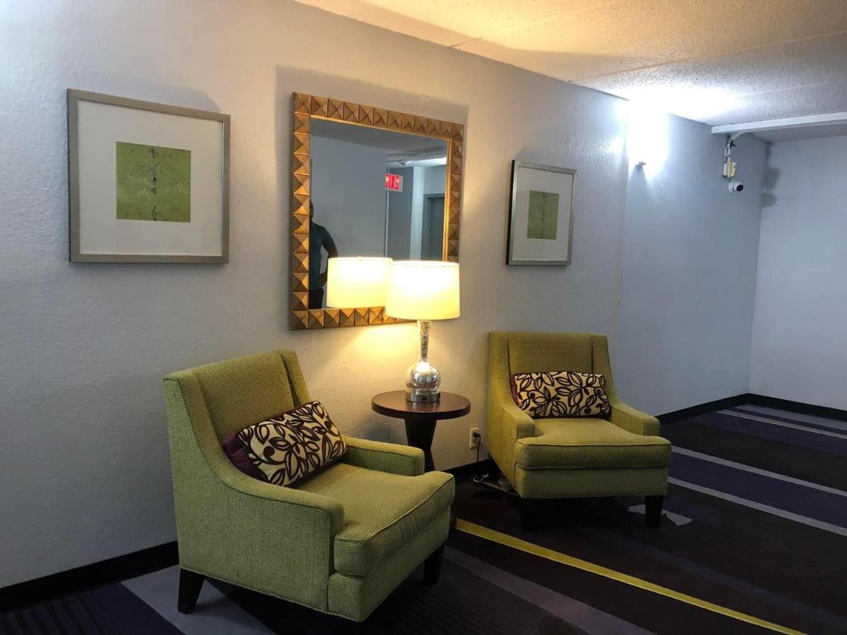 Spindletop Motel — photo 19