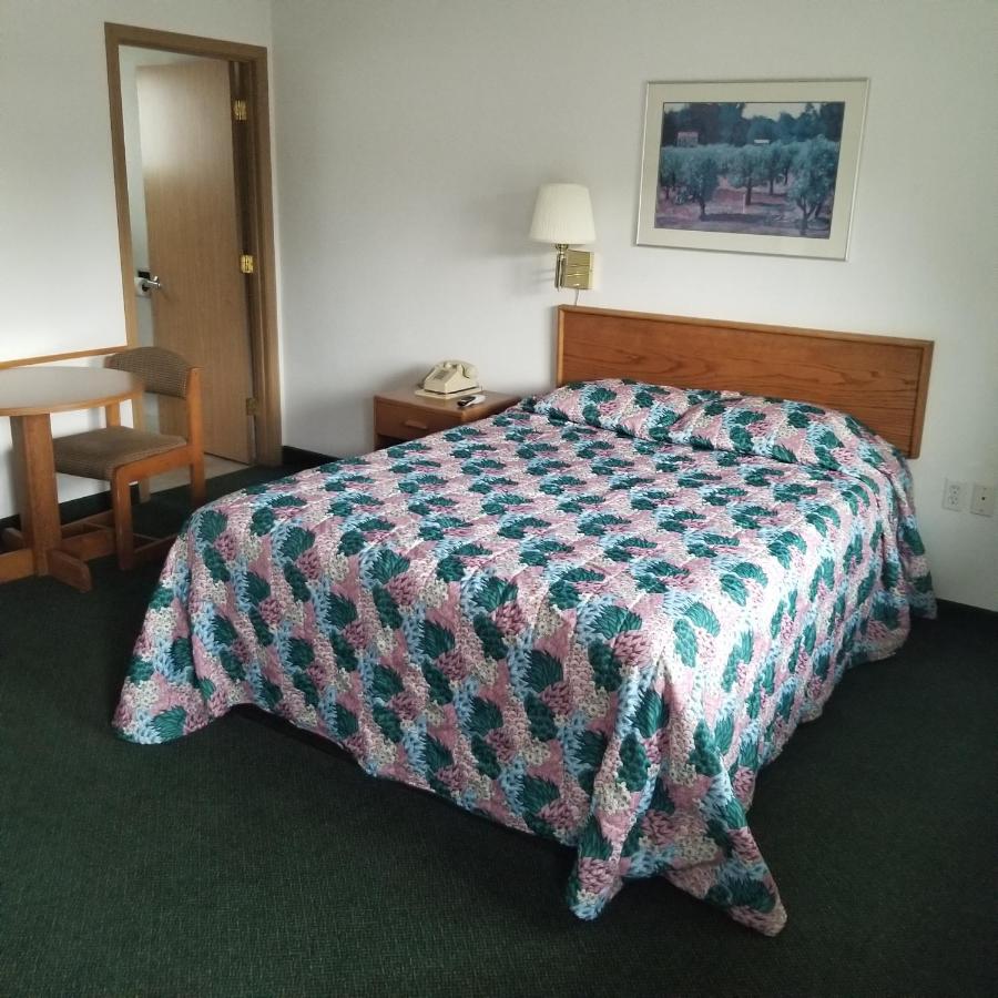 Budget 8 Motel — photo 20