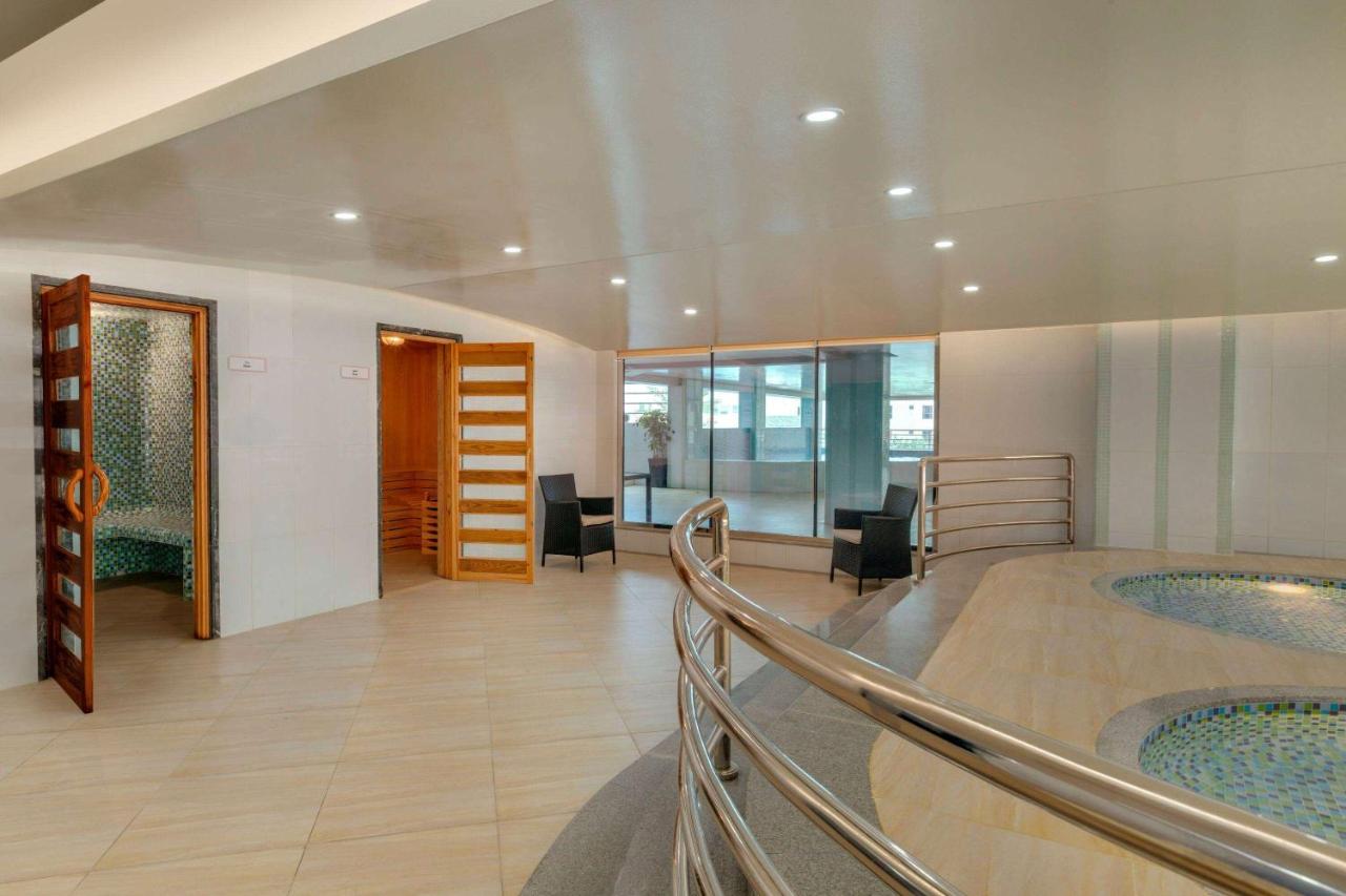 Ramada Hotel and Suites Amwaj Islands photo