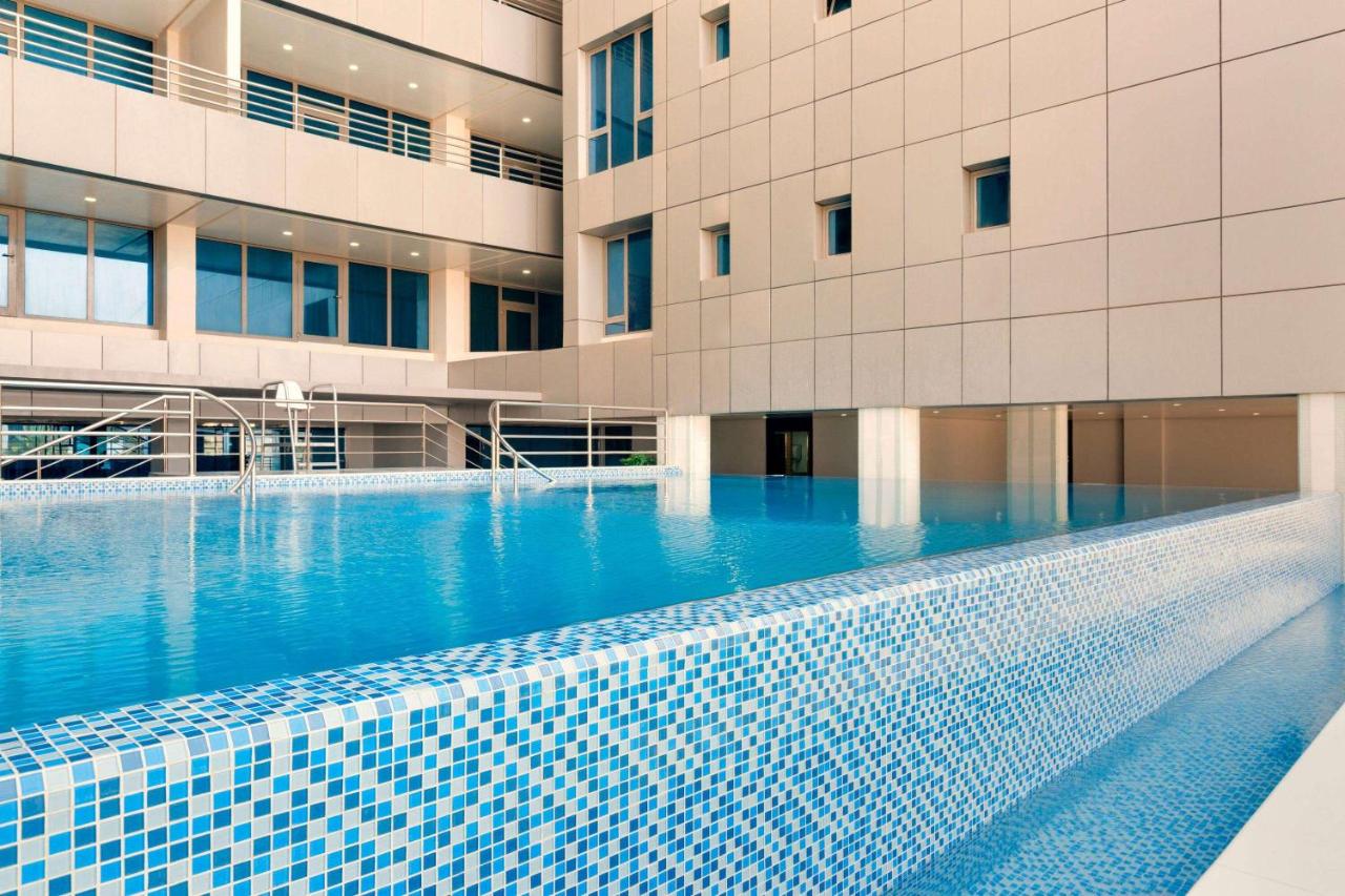 Ramada Hotel and Suites Amwaj Islands photo