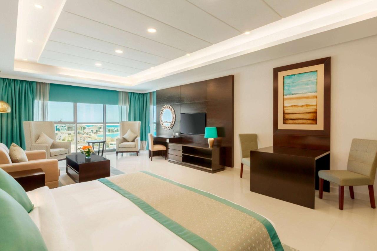 Ramada Hotel and Suites Amwaj Islands photo