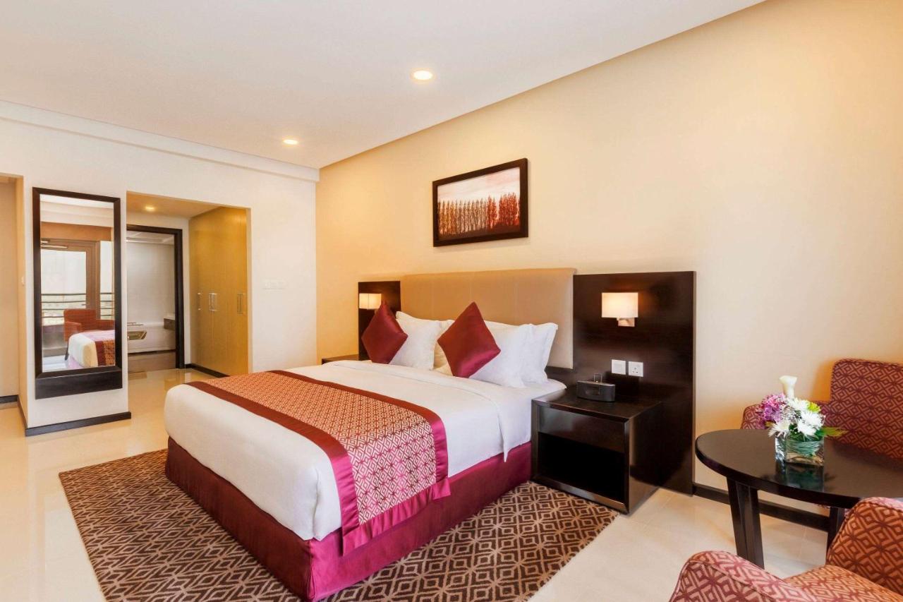 Ramada Hotel and Suites Amwaj Islands photo