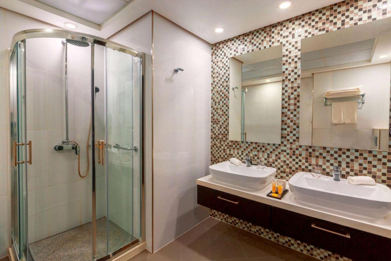 Ramada Hotel and Suites Amwaj Islands photo
