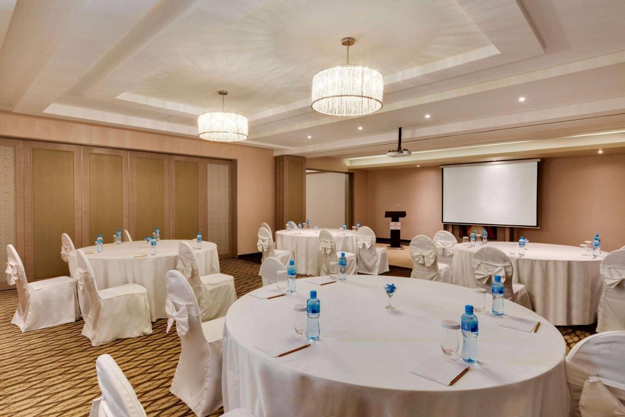 Ramada Hotel and Suites Amwaj Islands photo