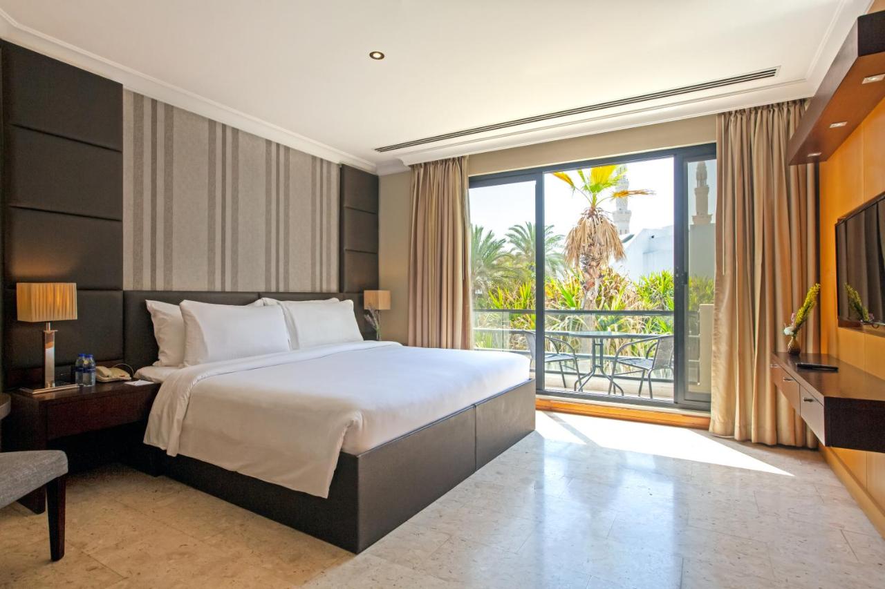 Dubai Marine Beach Resort & Spa photo