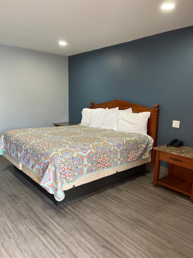 Budget Inn — photo 9