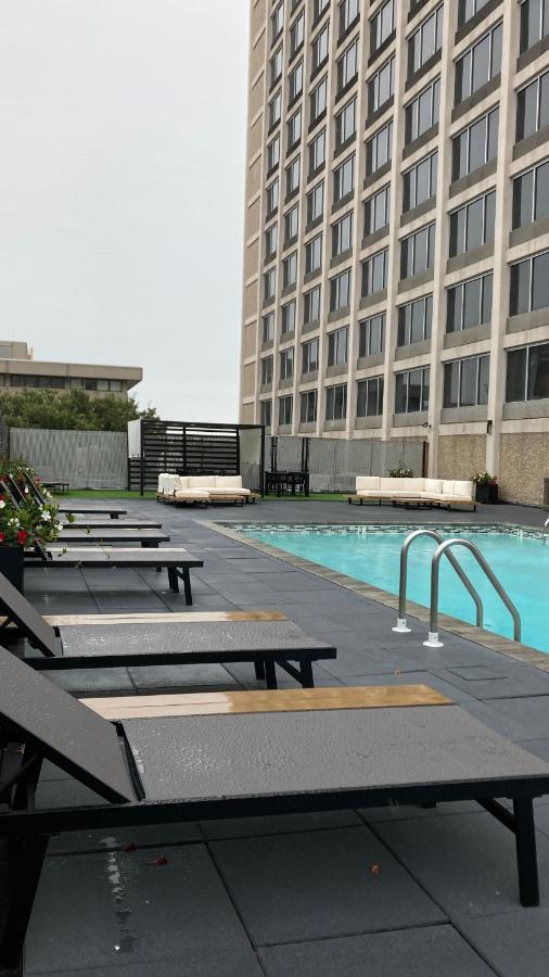 Rooftop swimming pool: Queen of Charm Luxury Suite Downtown Hartford Location!Location!Location!