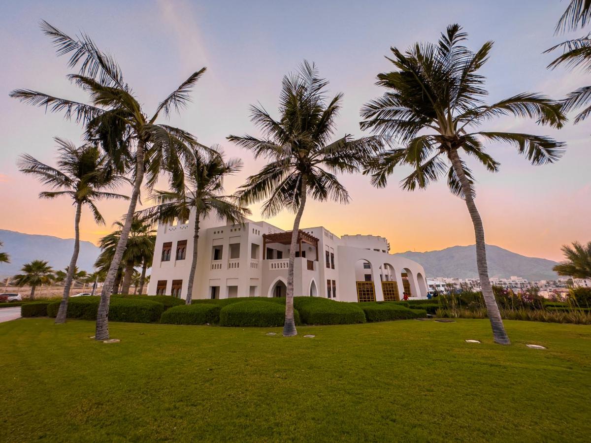 Luxurious Jebel Sifah Beachfront Apartment