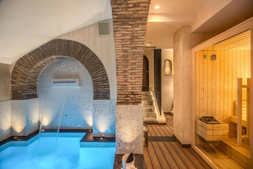 Heated swimming pool: Boutique Relais Barozzi & SPA