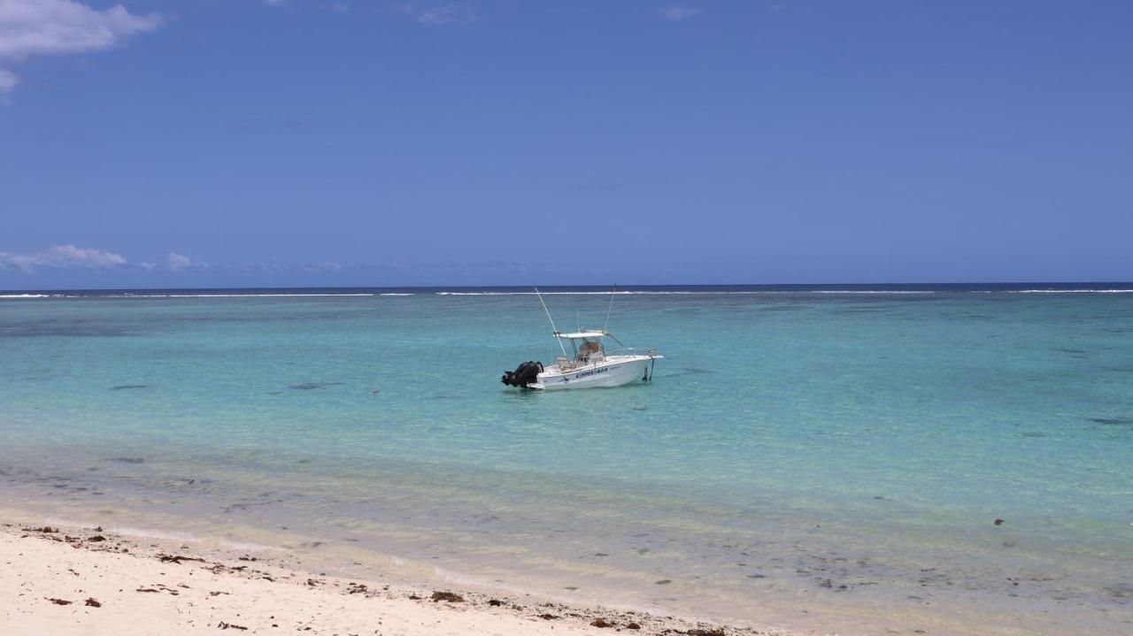 Beach: Sunset Beachfront Penthouse Cap Ouest Flic en Flac